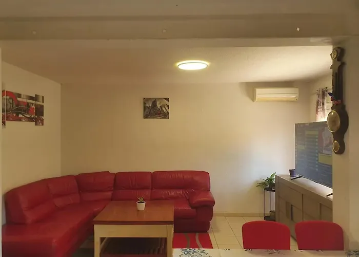 Holiday home Maison Confortable A Avec Jardin Prive Carcassonne